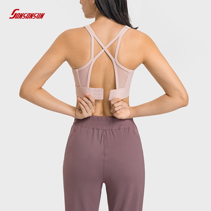 women crop top in black